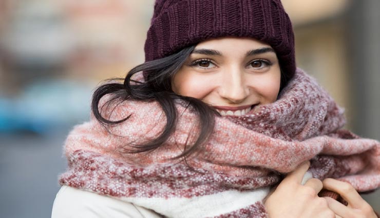इन देसी चीजों की मदद से सर्दियों में दें चहरे को गुलाबी निखार