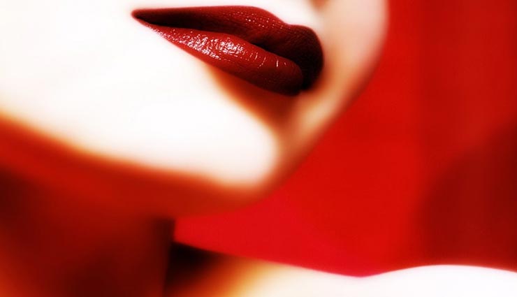 beauty tips,beauty tips in hindi,perfect look of lips,lips beauty,lipstick applying tips ,ब्यूटी टिप्स, ब्यूटी टिप्स हिंदी में, होंठों की सुंदरता, होंठों का आकर्षण, लिपस्टिक लगाने के तरीके
