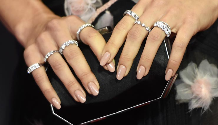 त्वचा की रंगत के अनुसार करें नेलपेंट का चुनाव, बढ़ेगी हाथों की खूबसूरती fashion tips,fashion tips in hindi,nail paint according to skin tone,nail paint tips