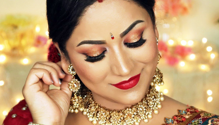 करवा चौथ पर चांद से भी ज्यादा खूबसूरत दिखेंगी आप, आजमाए ये मेकअप ट्रिक्‍स