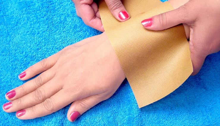 winter hand care tips,cold weather hand skincare,hand care in winter,winter hand care routine,protecting hands in winter,dry skin hand care tips,moisturizing for winter hands,winter hand hydration tips,cold season hand care,winter hand protection,hand moisturizing in winter,winter hand health,winter hand beauty tips,cold weather hand remedies,protective hand care in winter,winter hand nourishment,chapped hands care,winter hand sos,winter hand spa,healing dry hands in winter,ब्यूटी टिप्स,ब्यूटी टिप्स हिंदी में,त्वचा की देखभाल,सर्दियों के टिप्स,हाथों की सुंदरता