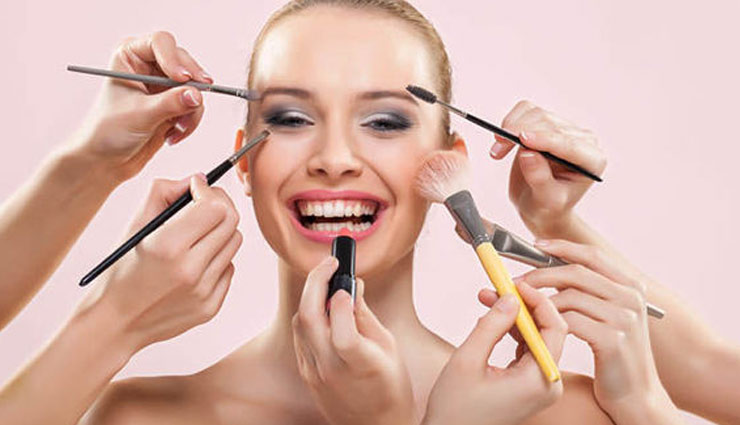 बनाना चाहते है मेकअप को आसान, ले इन ब्यूटी ट्रिक्स की मदद 