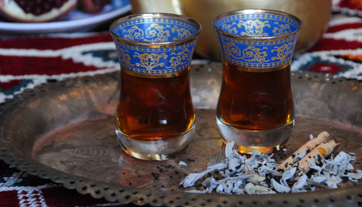 jordanian cuisine must-try dishes,best food to eat in jordan,traditional jordanian dishes,jordanian street food delights,top jordanian culinary experiences,iconic jordanian foods,jordanian gastronomy highlights,authentic jordanian food guide,jordanian cuisine exploration,jordans must-eat foods