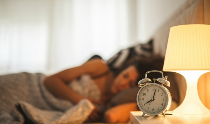 bedtime habits that spoil skin,glowing skin tips,skin care tips,summer tips