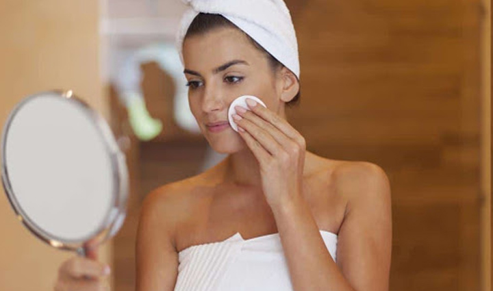 5 Bedtime Habits That are Spoiling Your Skin