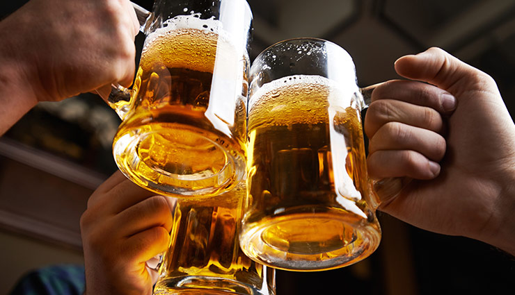 बियर से होने वालें नुकसान के बारें में तो आपने बहुत पढ़ा होगा, जरा इसके फायदों के बारें में भी जान ले