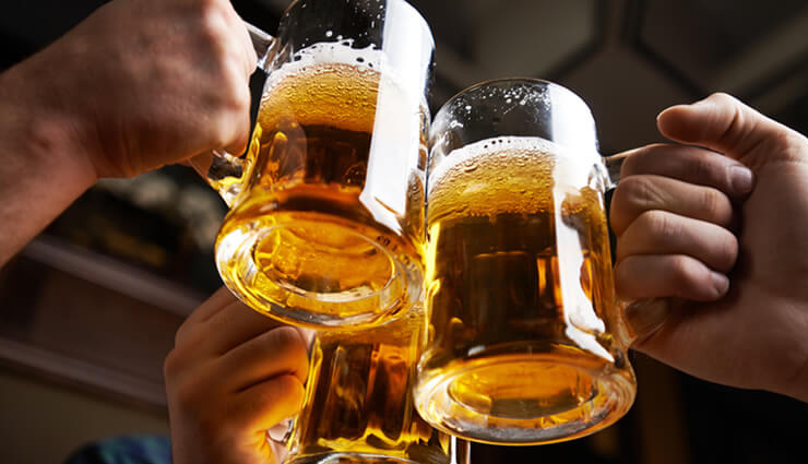 सेहत को कई तरह के फायदे भी पहुंचाती हैं बियर, हैरान कर देगी यह जानकारी 