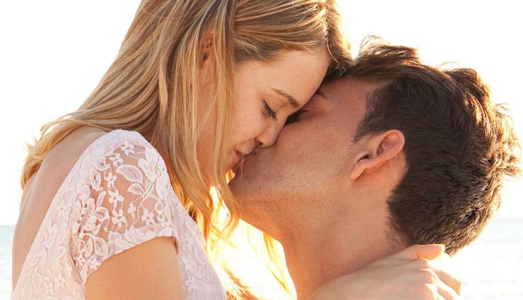 never say before a kiss,things not to say before kiss,before kiss,kiss,kissing tips,relationship tips,relationship advice