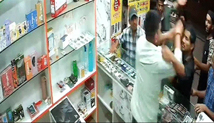 बेंगलुरु के दुकानदार से मारपीट, आरोप अजान के लिए भजन बंद करने को कहा