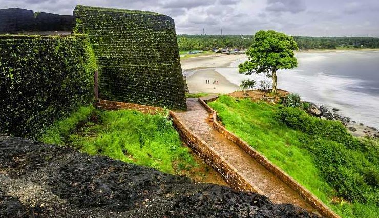 places to visit in kerala in october,kerala october destinations,best places to visit in kerala,alleppey backwaters,kochi attractions,munnar hill station,kerala travel guide,wayanad wildlife,varkala beaches,periyar wildlife sanctuary,october travel kerala,kerala tourism,must-visit kerala in october,best time to visit kerala,kerala sightseeing in october