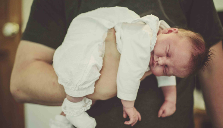 ways to hold a new born baby,holding a new born baby,carefully holding a new born baby,relationship tips,new born baby care tips,mates and me