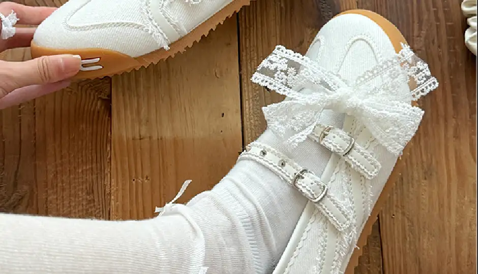 korean footwear,korean shoes,korean fashion,gen z fashion,korean style shoes,jelly shoes,transparent ballet flats,wide toe shoes,korean heels,ballet flats for women,korean clogs,stylish footwear for girls