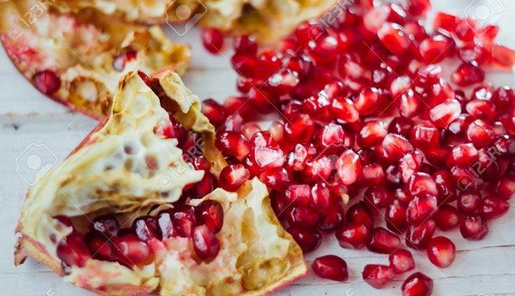 चेहरे की कई समस्याओं का इलाज है अनार के छिलके, जानें किस तरह ले इसे काम में 