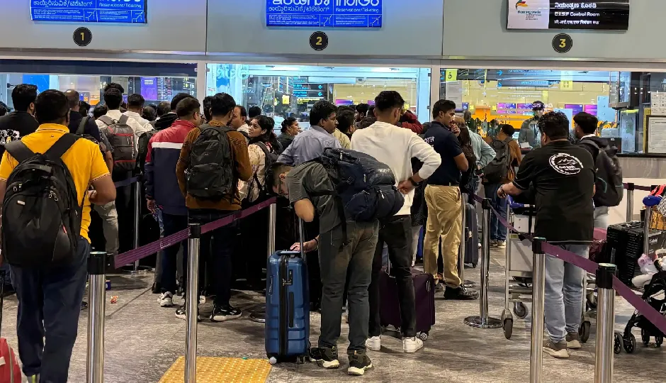 विदेशी महिला से बेंगलुरु एयरपोर्ट पर बदसलूकी, कर्मचारी ने पुरुष टॉयलेट में ले जाकर की आपत्तिजनक हरकत; CCTV में कैद मामला