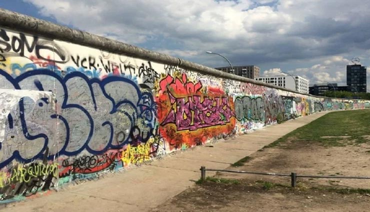 160 किलोमीटर लंबी इस दिवार ने दी हिस्सों में बांटा एक देश को 