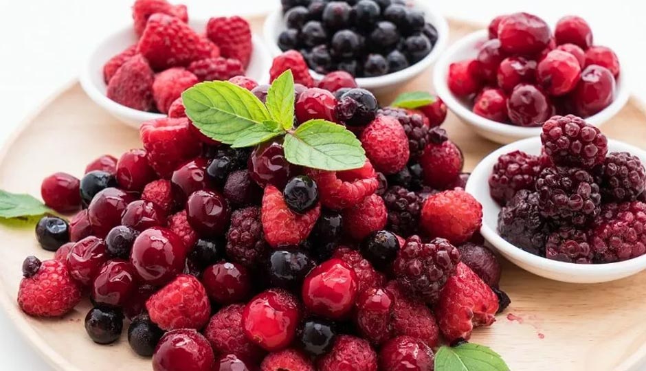 7 Amazing Benefits of Berries for Men