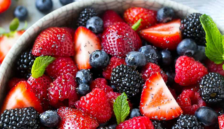 breakfast,healthy breakfast,Health tips,berry and yogurt smoothie,savory oatmeal with an egg,quinoa fruit salad,tomato toast with macadamia ricotta,quinoa and chia porridge,avocado toast with egg,chocolate quinoa breakfast bowl,overnight crock-pot egg casserole,warm fruit bowl,egg breakfast muffins