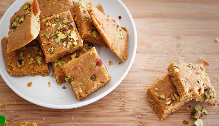 Ganesh Chaturthi 2019: गणपति जी के लिए अपने हाथों से बनाए 'बेसन बर्फी' #Recipe