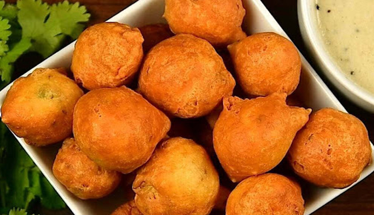 Recipe- Instant Besan Bonda To Suit Your Taste Buds

