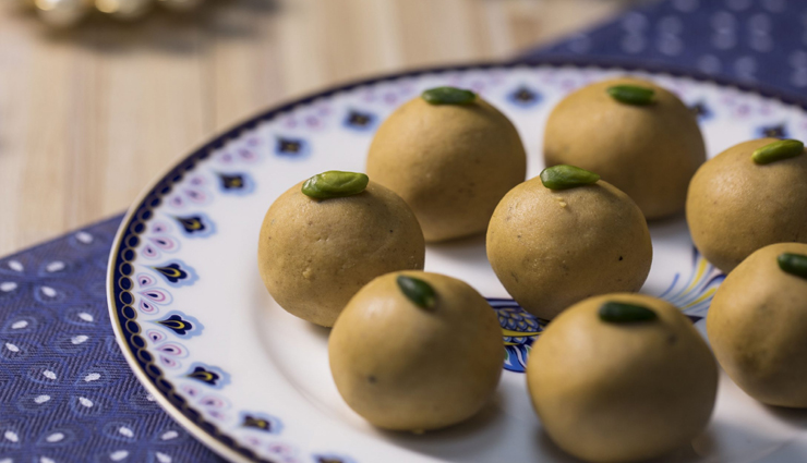 सावन के आखिरी सोमवार पर शिव को लगाए बेसन के लड्डू का भोग #Recipe 