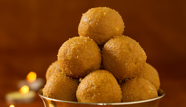 besan ladoo recipe,how to make besan ladoo,ganesh chaturthi sweet recipes,traditional indian sweets,easy besan ladoo recipe,besan ladoo with ghee,ganesh chaturthi sweets,festive sweet recipes,indian sweet recipes,besan ladoo ingredients