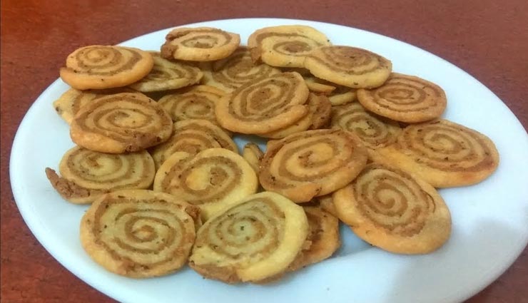 चाय के साथ बेहतरीन स्वाद देगी बेसन की स्पाइसी मठरी, जानें बनाने का आसान तरीका #Recipe besan masala mathri recipe,recipe,special recipe,snacks recipe