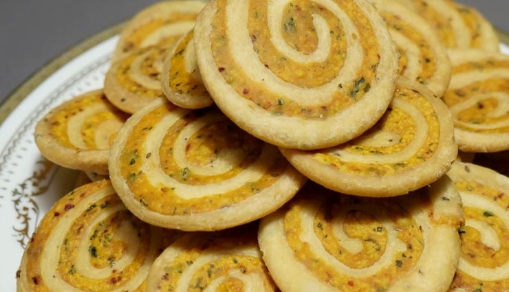 चाय के साथ बेहतरीन स्वाद देगी बेसन की स्पाइसी मठरी, जानें बनाने का आसान तरीका #Recipe