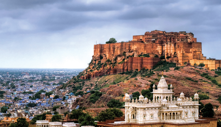 भारत के गौरव और वास्तुकला का भव्य नजारा देते हैं ये विशाल किले
