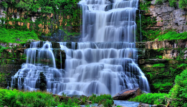 विश्व के 5 बेहतरीन झरने, देखने के लिए लगता है सैलानियों का जमावड़ा 