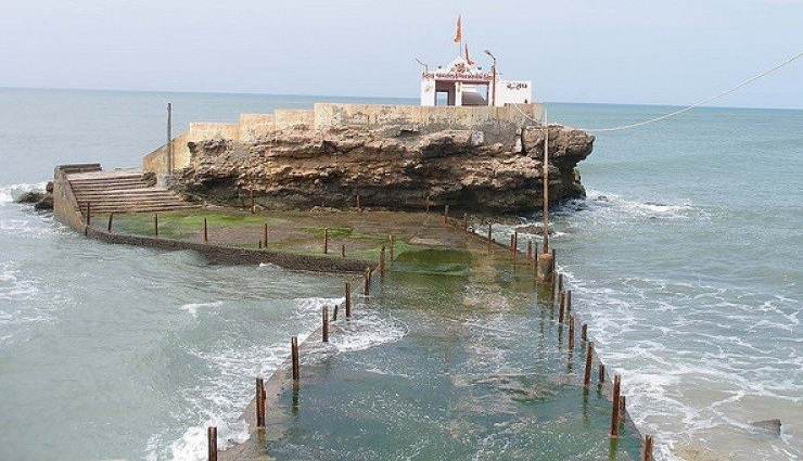 places to visit in dwarka for spiritual experiences,must-see spiritual sites in dwarka,spiritual places in dwarka,dwarkadhish temple visits,dwarka pilgrimage sites,religious places in dwarka,dwarka divine experiences,dwarka sacred destinations,dwarka spiritual tourism,dwarka spiritual landmarks,dwarka religious exploration,dwarka spiritual journey,dwarka religious heritage,spiritual retreats in dwarka,dwarka spiritual travel guide