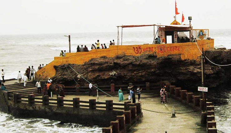 temples of gujarat,famous temples of gujarat,dwarkadhish temple,akshardham complex,laxmi vilas palace,palitana temples,sardar sarovar dam,naramad river bridge,statue of unity,porbandar,kutch,dwarka,travel,holidays,travel guide,gujarat tourism,tourist places in gujarat