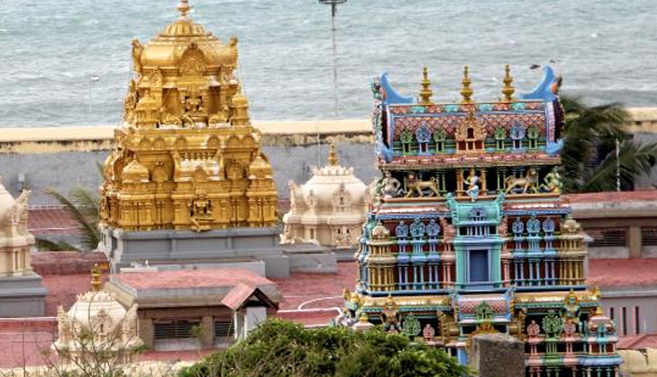 kanyakumari attractions,vivekananda rock memorial,thiruvalluvar statue,kanyakumari beach,bhagavathy amman temple,padmanabhapuram palace,suchindram thanumalayan temple,gandhi memorial mandapam,vattakottai fort,tamil nadu tourism,coastal town attractions,sunset views,cultural heritage sites,religious landmarks,tourist destinations,travel experiences,historical monuments,architectural marvels,scenic beauty,southern india tourism