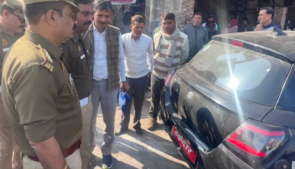 बागपत: कार की नंबर प्लेट पर लिखवाया 'ठेकेदार', ट्रैफिक पुलिस ने काटा 25,500 रुपये का चालान