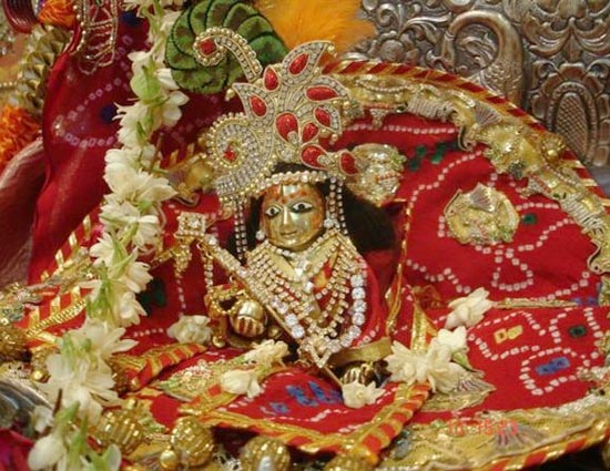 आपकी ये आदतें करती है धन की देवी लक्ष्मी को आपकी ओर आकर्षित