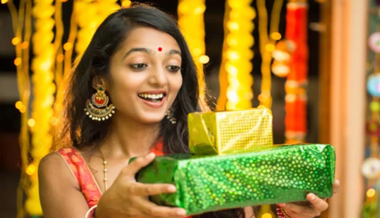 भाई दूज स्पेशल : बहिन को देना चाहते हैं कोई तोहफा, यहां से ले इसके आइडियाज