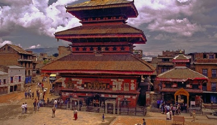 places to visit in bhaktapur,bhaktapur attractions,bhaktapur durbar square,55 windows palace,nyatapola temple,taumadhi square,thimi bhaktapur,siddha pokhari,changu narayan temple,bhairavnath temple,nagarkot views