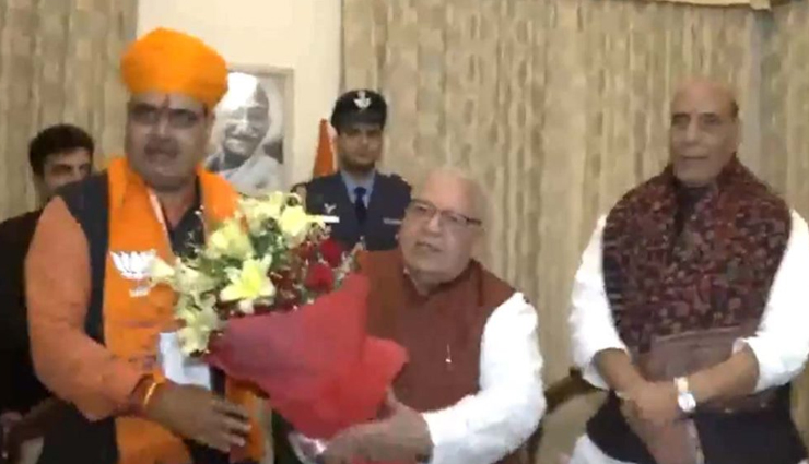 अपने दो उपमुख्यमंत्रियों सहित राज्यपाल से मिले भजनलाल, किया सरकार बनाने का दावा पेश