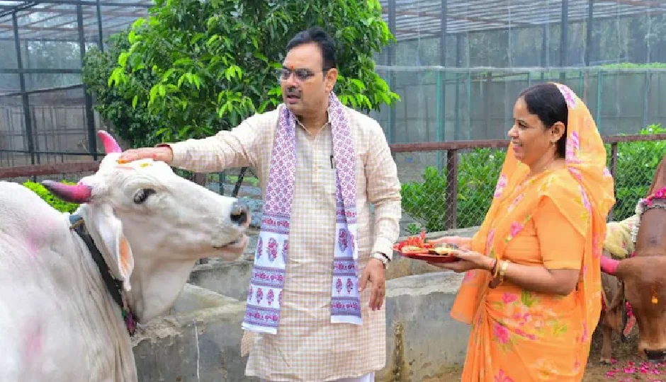 गोपाष्टमी के पावन पर्व पर मुख्यमंत्री भजनलाल शर्मा ने की गौ पूजा, प्रदेश की समृद्धि के लिए मांगी कामना