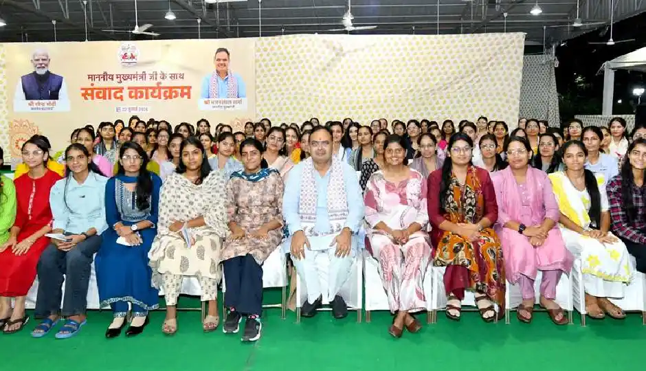 मुख्यमंत्री का संबल सखी यंग प्रोफेशनल्स से संवाद, महिलाओं को शिक्षित, सक्षम और आत्मनिर्भर बनाने पर सरकार का विशेष जोर