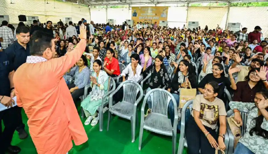 ‘सपनों की उड़ान’ कार्यक्रम में युवाओं से रूबरू हुए CM भजनलाल शर्मा, बोले- हर सपने को पूरा करने में सरकार बनेगी भागीदार