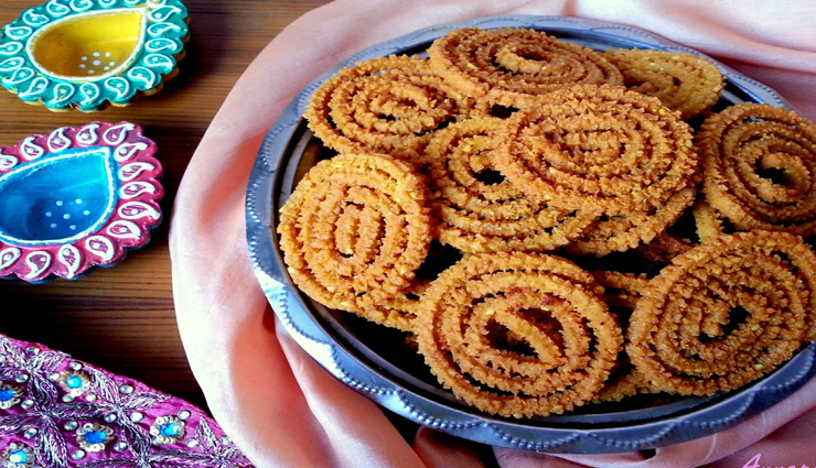 Diwali 2021 : मसालेदार स्नैक्स में बनाए महाराष्ट्र की प्रसिद्द भाजनी चकली #Recipe