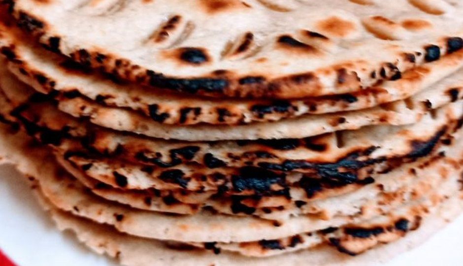 भाकरी : इस गुजराती डिश का जब चाहें लें मजा, दिन के किसी भी खाने में कर सकते हैं सर्व #Recipe bhakri,bhakri gujarati dish,bhakri roti,bhakri lunch,bhakri dinner,bhakri ingredients,bhakri recipe,bhakri tasty,bhakri healthy,bhakri guest