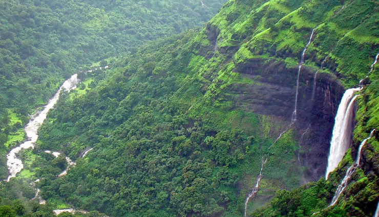 hill stations in maharashtra,beautiful hill stations,mahabaleshwar,bhandardara,malshej ghat,chikhaldara,amboli,lonavala khandala,igatpuri,sawantwadi,panchgani,rajmachi,western ghats,sahyadri ranges,maharashtra travel