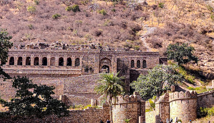 अपनी वास्तुकला और भूतिया कहानी के लिए प्रसिद्द है भानगढ़ का किला, जानें इससे जुड़ी पूरी जानकारी