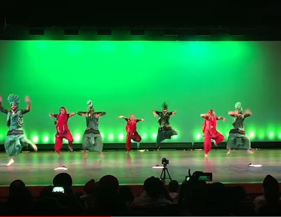 VIDEO - Bhangra on Mere Rashke Qamar- Bhangra Empire Only You Could Do This !!