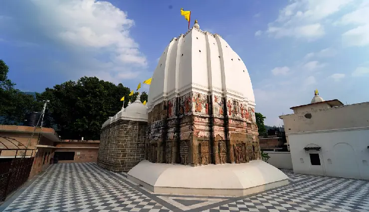 rishikesh travel guide,yoga capital of the world,uttarakhand tourism,ganga aarti rishikesh,rishikesh adventure activities,white-water rafting rishikesh,rishikesh temples,himalayan adventure india,bungee jumping rishikesh,spiritual travel india