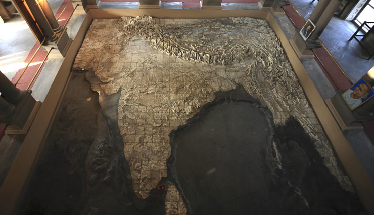 सावन में अद्भुत नजारा पेश करते हैं बनारस के मंदिर और घाट, कभी शांत नहीं होती मणिकर्णिका घाट की अग्नि banaras ghats in varanasi,varanasi ghat attractions,exploring banaras ghats,famous ghats of varanasi,varanasi riverfront ghats,must-visit ghats in banaras,spiritual significance of varanasi ghats,ghat rituals in banaras,varanasi ghats at dawn and dusk,serene experience at banaras varanasi ghat