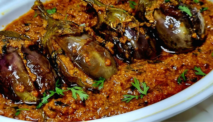 जा रहे हैं घूमने के लिए महाराष्ट्र, जरूर लें इन व्यंजनों के स्वाद का आनंद maharashtra cuisine,maharashtrian delicacies,traditional maharashtrian food,maharashtra food specialties,maharashtra culinary delights,maharashtrian street food,popular dishes of maharashtra,authentic maharashtra recipes,famous food of maharashtra,maharashtra food culture