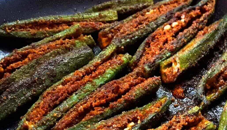 indian vegetarian recipe,stuffed okra recipe,spicy okra recipe,tangy okra recipe,indian okra recipe,bharwa bhindi recipe,okra masala recipe,easy indian side dish,north indian recipe,vegetarian indian curry