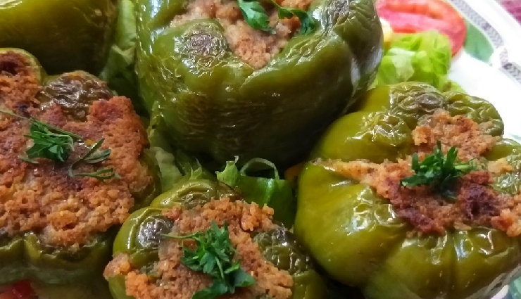 हिट है भरवां शिमला मिर्च, छोटे-बड़े सबके दिलो-दिमाग में फिट हो जाता है इस डिश का टेस्ट #Recipe हिट है भरवां शिमला मिर्च, छोटे-बड़े सबके दिलो-दिमाग में फिट हो जाता है इस डिश का टेस्ट #Recipe